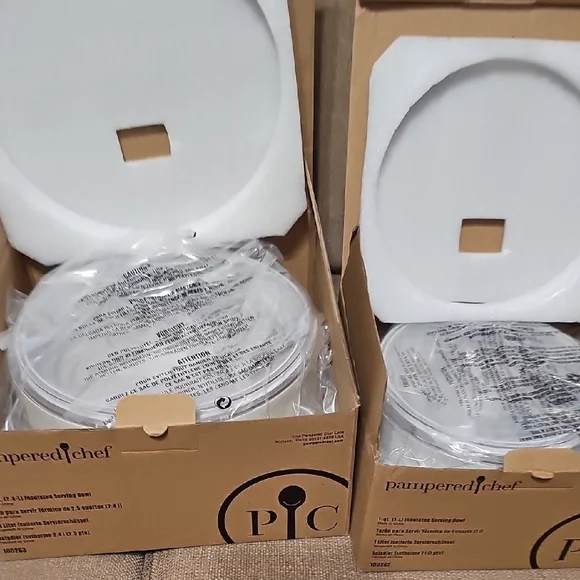 Pampered Chef Insulated Serving Bowl Set : 2.5 Qt And 1 Qt - New In Box - Picture 3 of 11